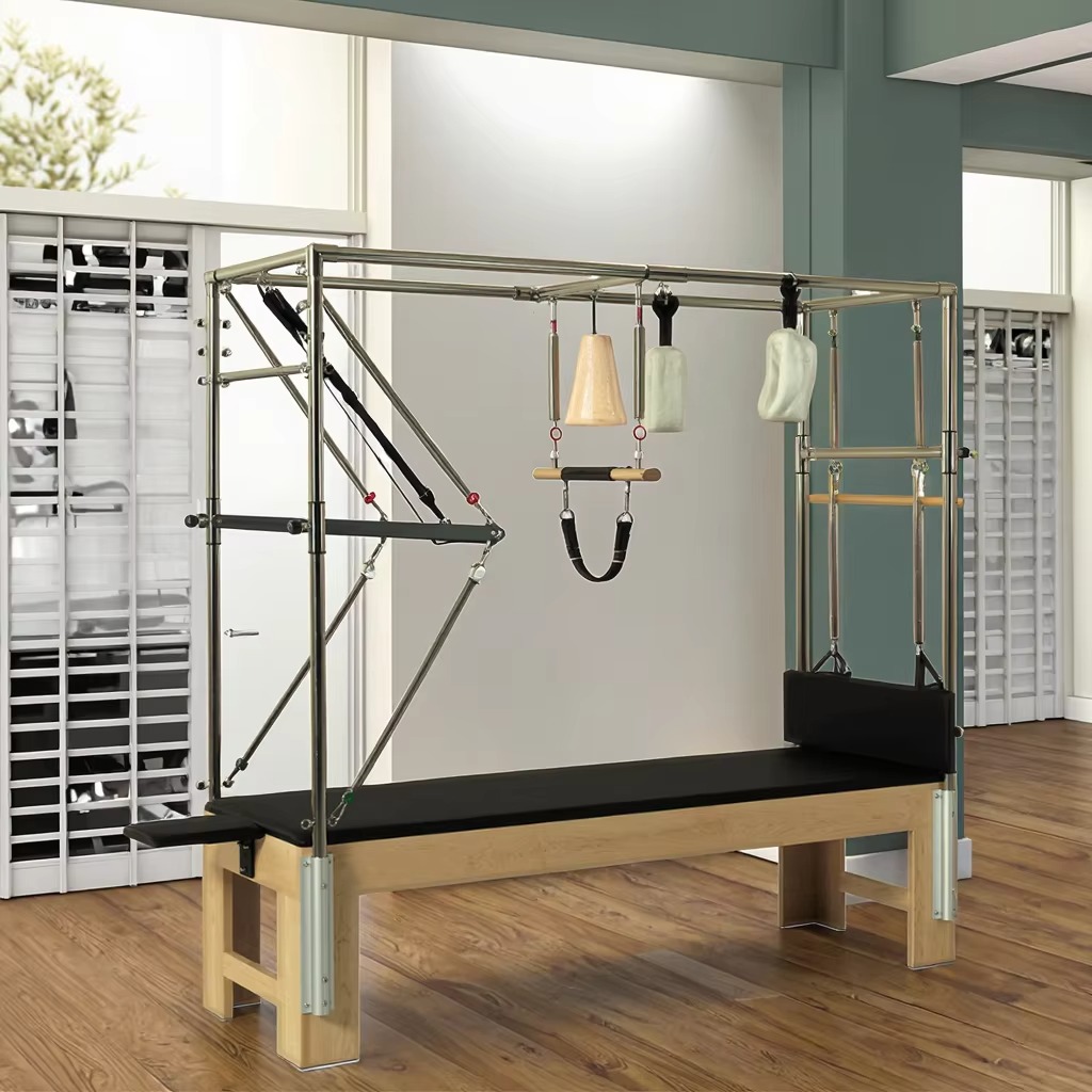 Yoga Fitness Training - Equipo Profesional de Pilates Reformer de
